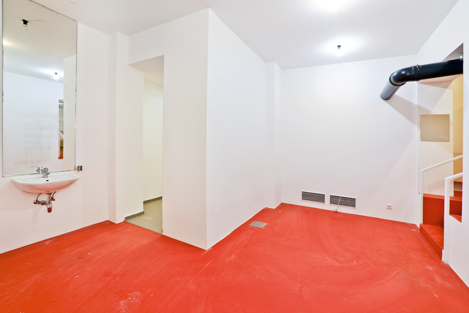 Weite Loftfläche mit Dachfenstern